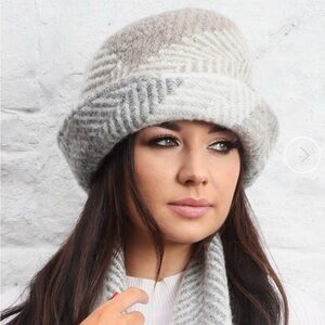 Aran wool scarf and hat